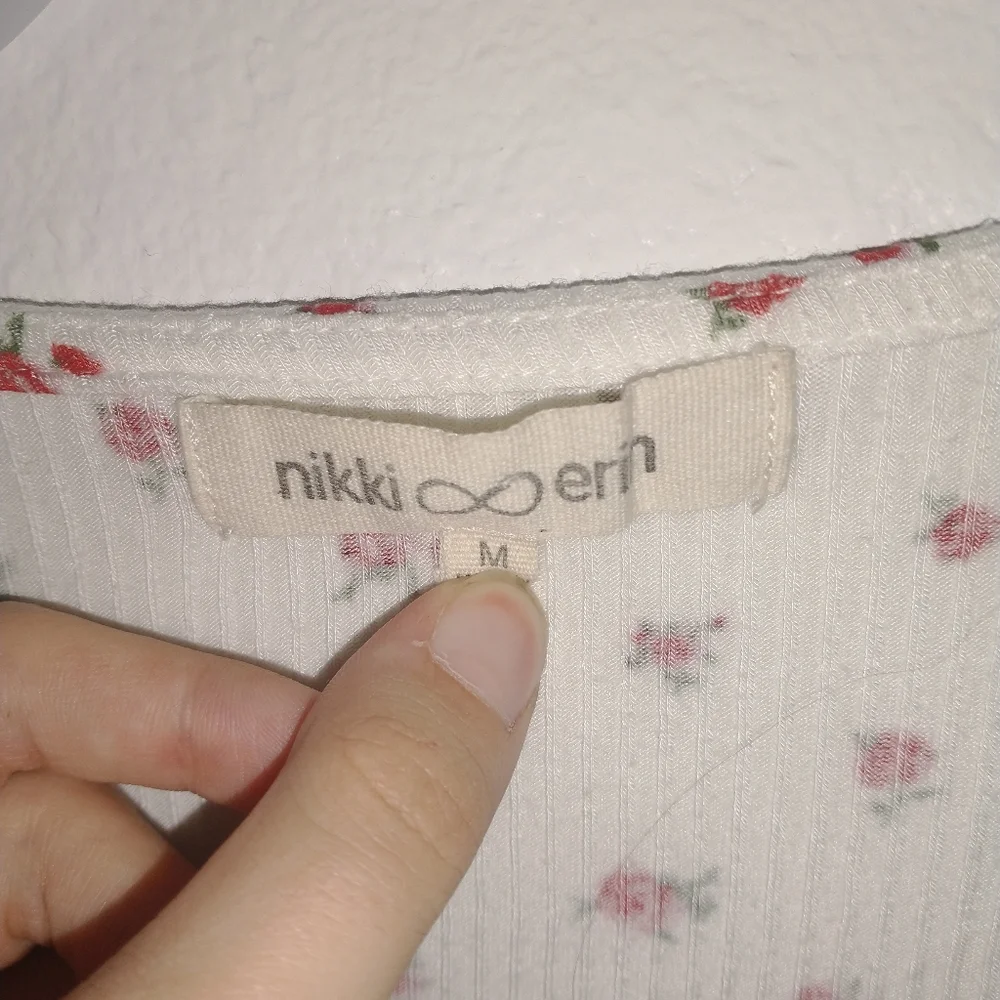 Cute rose long sleeve - Picture 2 of 3